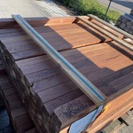 Ca. 76x Walaba hardhouten regels geschaafd, 45x68mm, lengte 125cm